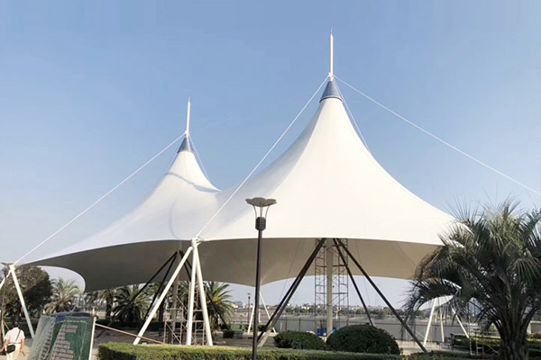 北京膜結(jié)構(gòu)造型分為兩部分，冠頂膜與裙形單元